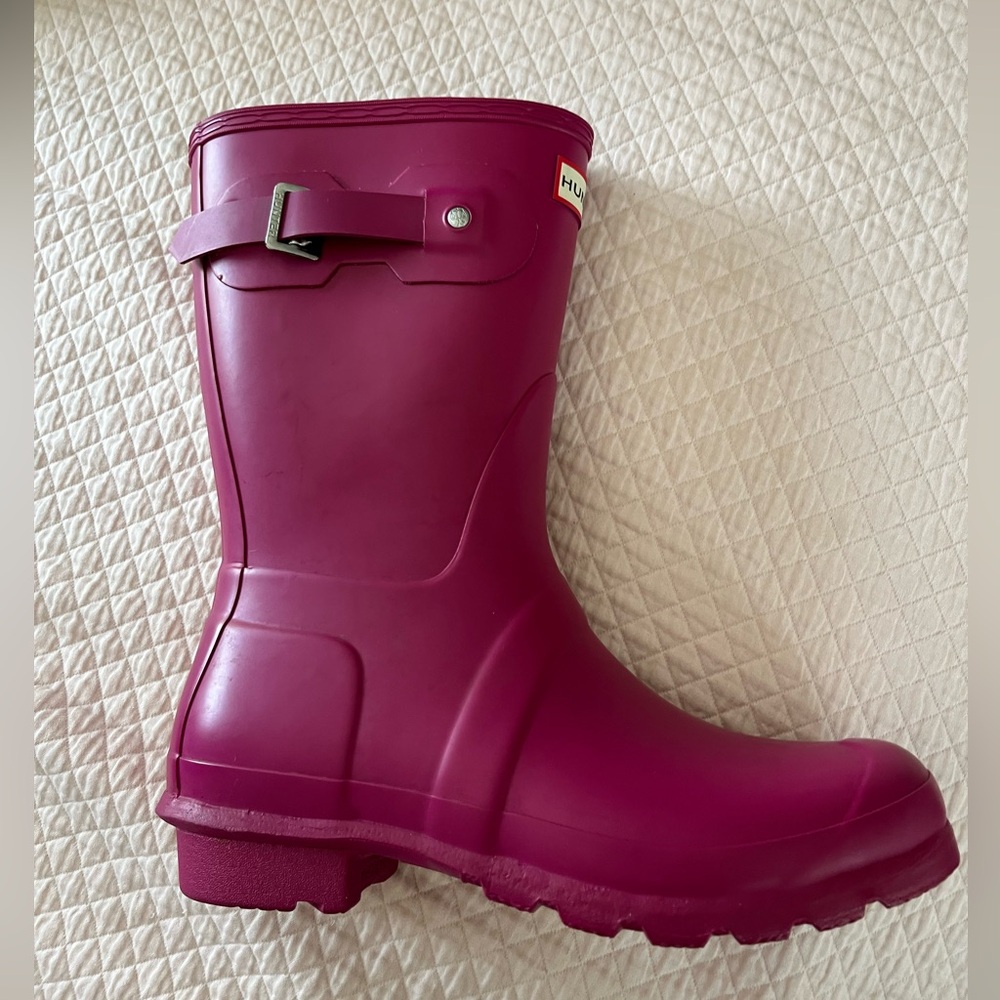 Size 9 Hunter Boots with Removable Lining - lightly used, great condition